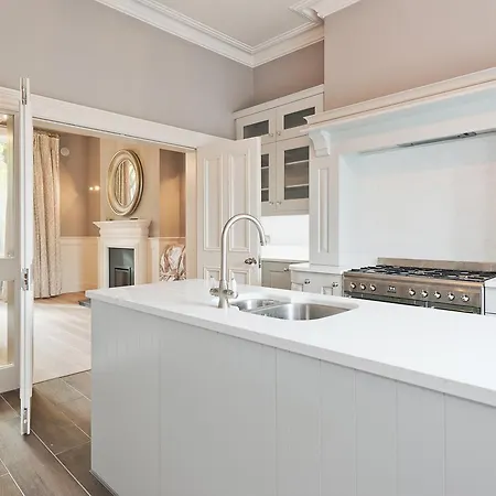 Center Of Dublin: Walk Everywhere Apartment